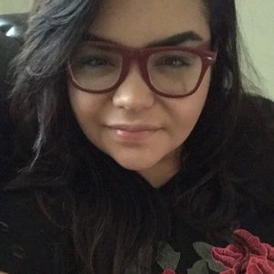 Meet your Posher, Desiree